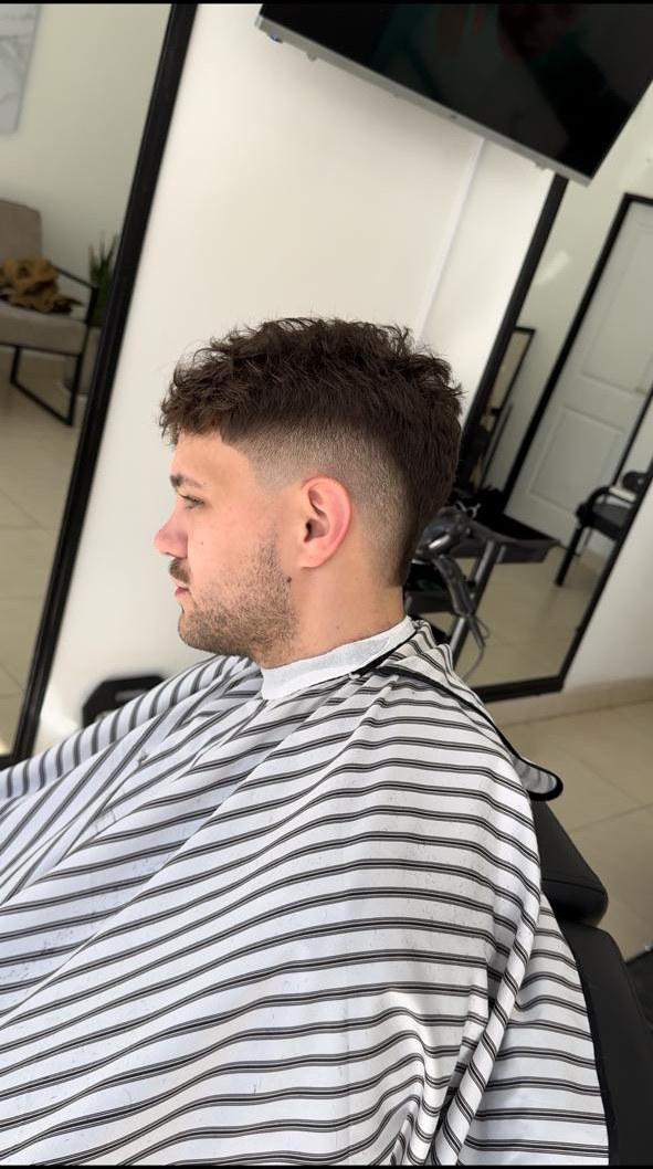 Corte rizado con fade lateral